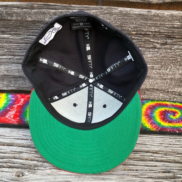 MAISON KITSUNE Black and Red Parisien Cap - Picture 9 of 13